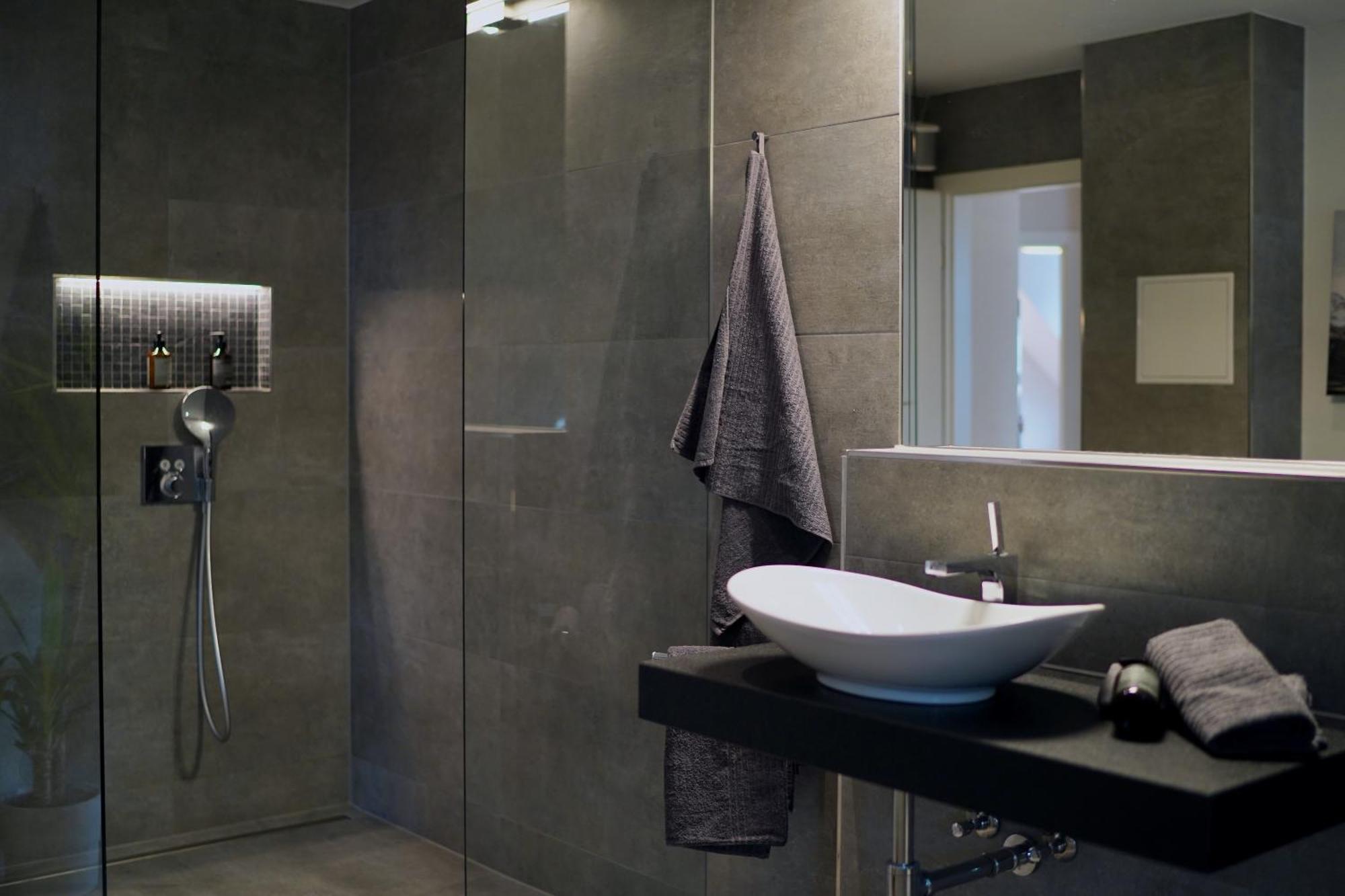 Edler Wohnraum Noble Stadtoase Mit Boxspringbett, Kaffeevollautomat & Parkplatz Τσβικάου Εξωτερικό φωτογραφία