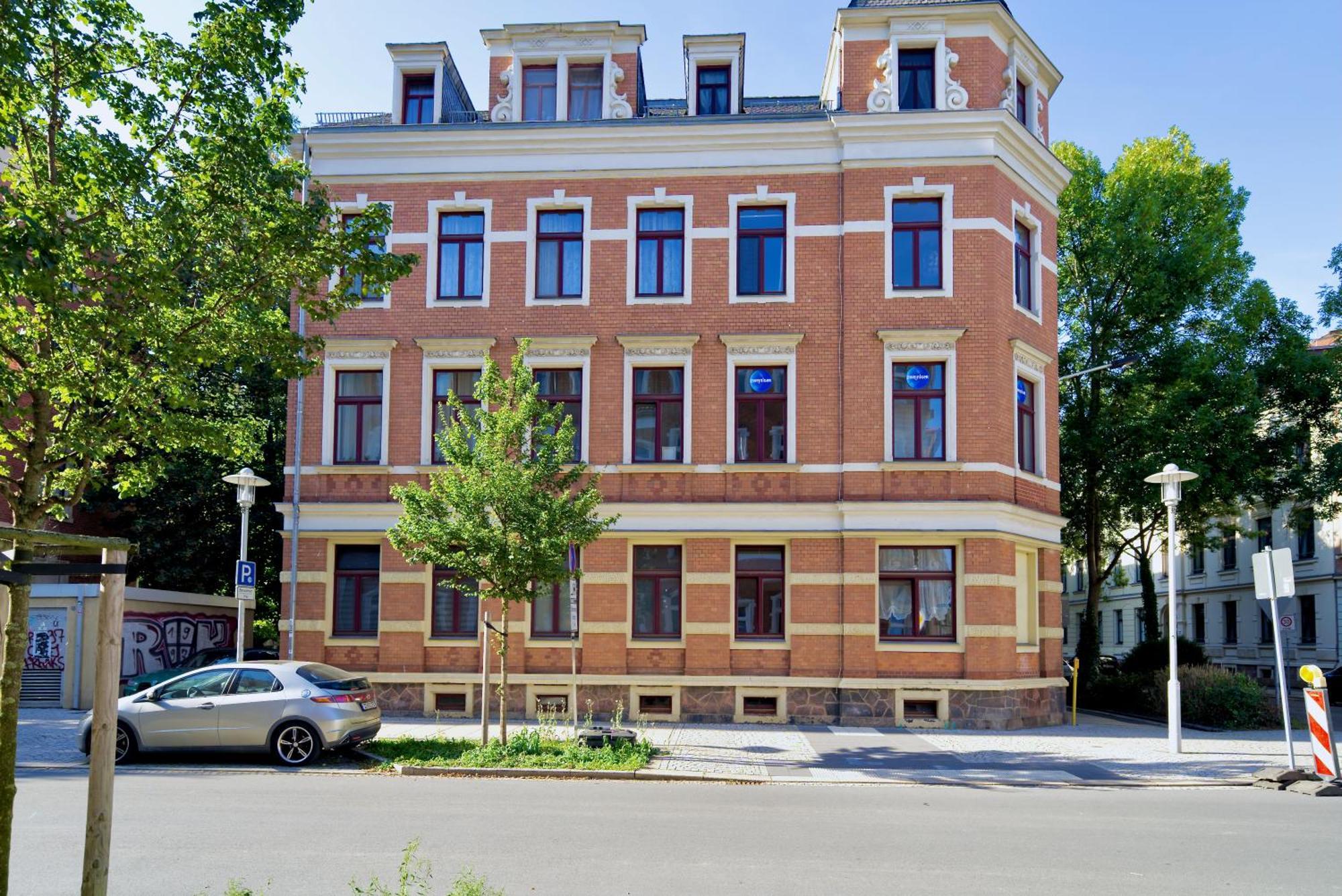 Edler Wohnraum Noble Stadtoase Mit Boxspringbett, Kaffeevollautomat & Parkplatz Τσβικάου Εξωτερικό φωτογραφία