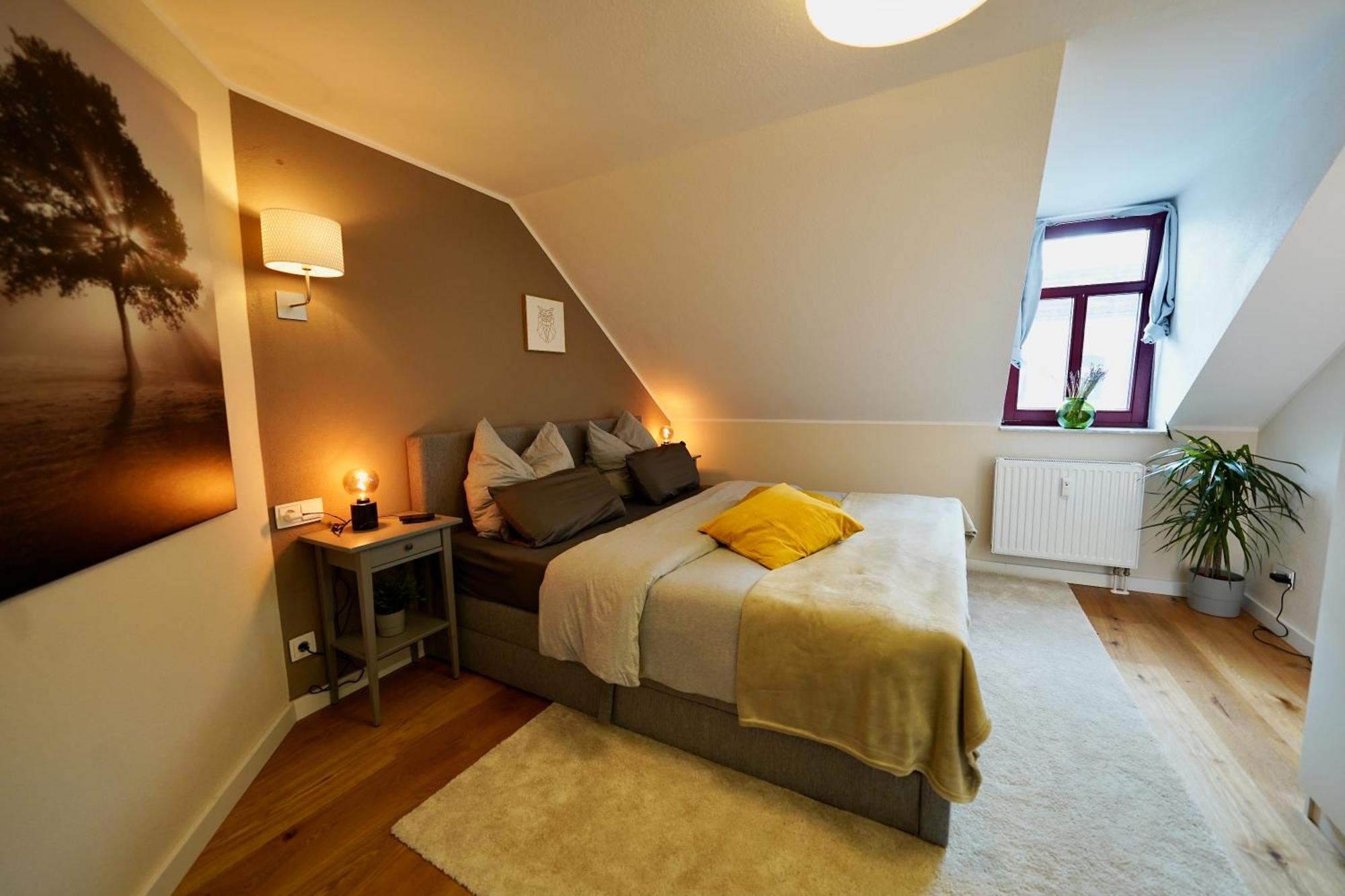 Edler Wohnraum Noble Stadtoase Mit Boxspringbett, Kaffeevollautomat & Parkplatz Τσβικάου Εξωτερικό φωτογραφία