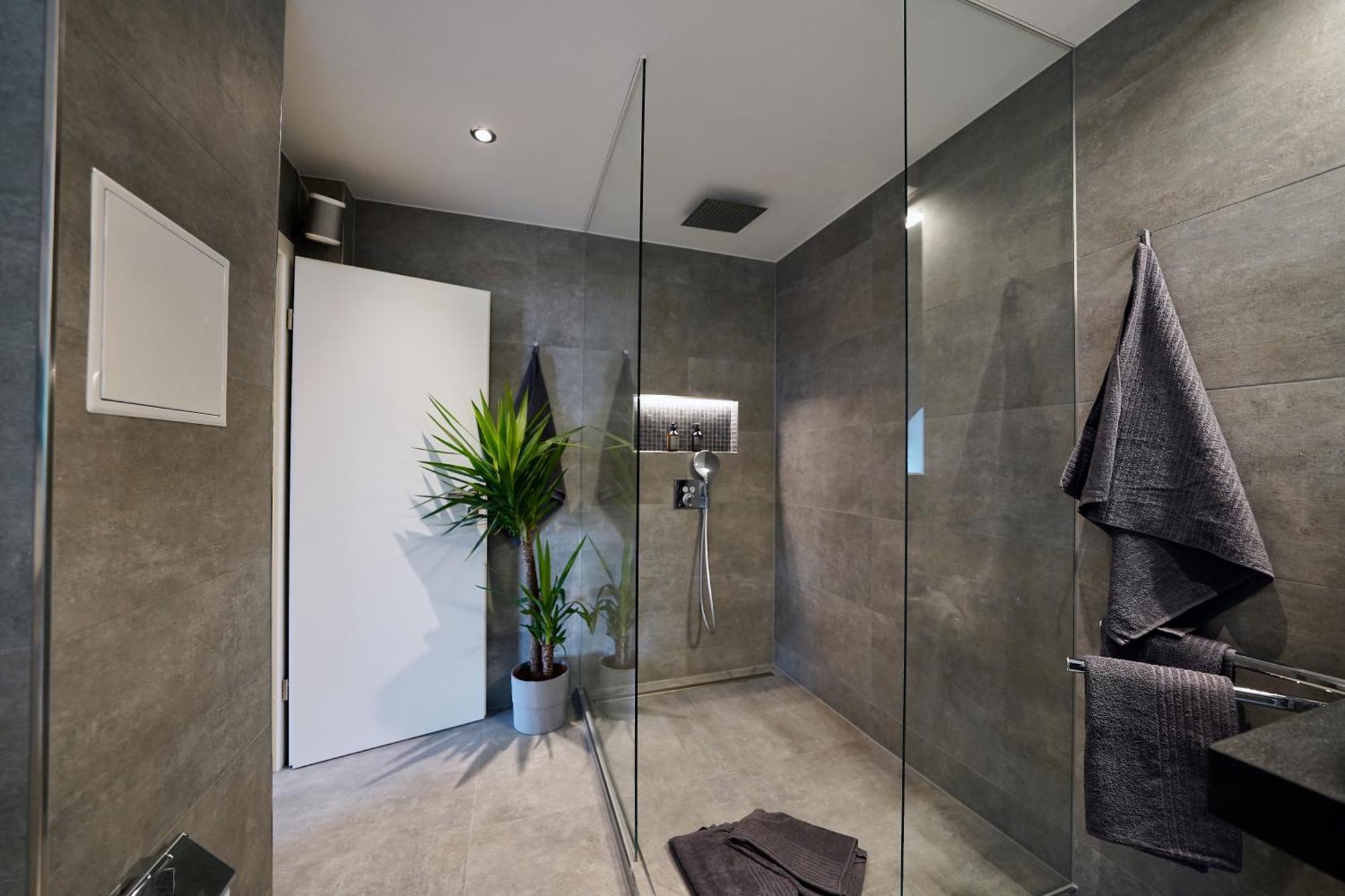Edler Wohnraum Noble Stadtoase Mit Boxspringbett, Kaffeevollautomat & Parkplatz Τσβικάου Εξωτερικό φωτογραφία